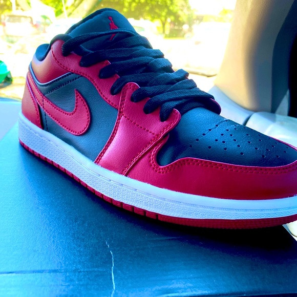 Nike Jordan’s 1 Reverse Bred Low 8.5 - Picture 5 of 9